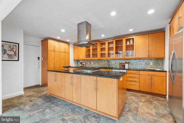 2000 MOUNT VERNON ST, Philadelphia, PA 19130