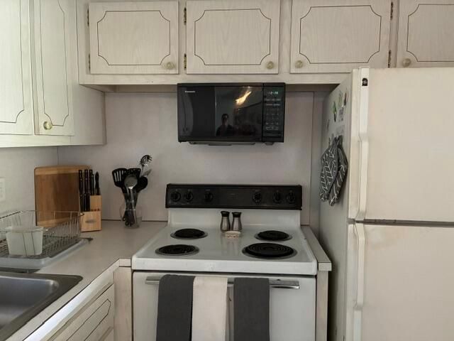 620 Horizon W 202, Boynton Beach, FL 33435