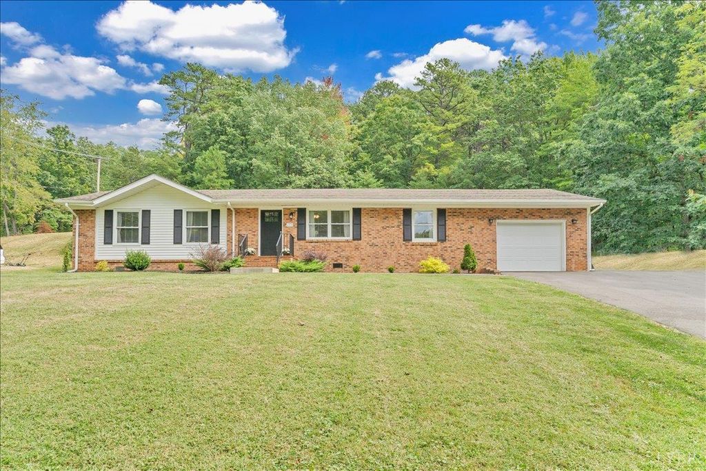 4374 SW Van Winkle Rd SW, Roanoke, VA 24014