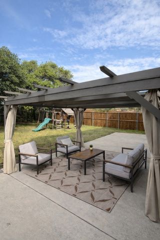 7704 Danuers Lane, Arlington, TX 76002