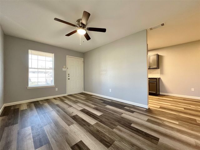 1008 S Retta Street, Fort Worth, TX 76111