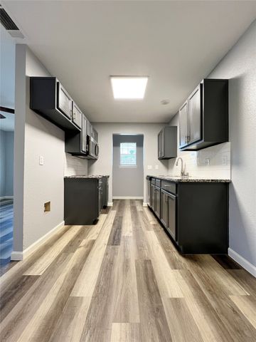 1008 S Retta Street, Fort Worth, TX 76111