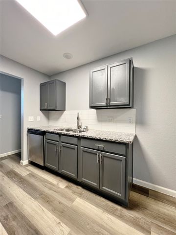 1008 S Retta Street, Fort Worth, TX 76111