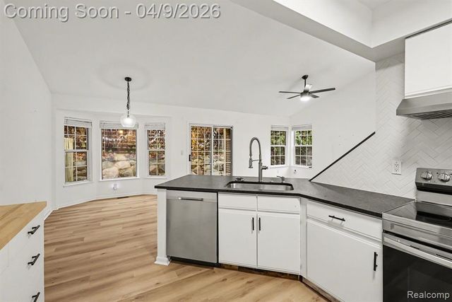 858 Whisperwood Trail, Fenton, MI 48430