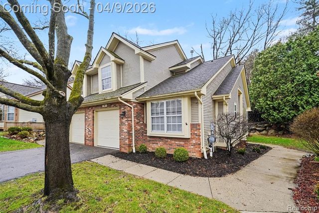 858 Whisperwood Trail, Fenton, MI 48430