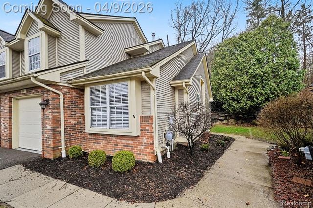 858 Whisperwood Trail, Fenton, MI 48430