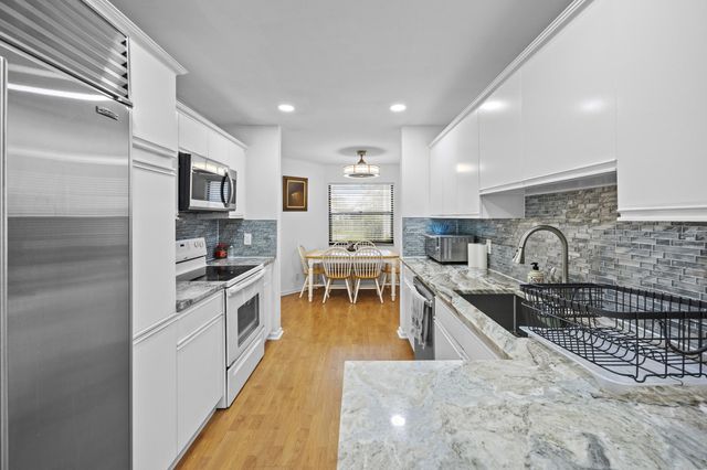 1519 Woodbridge Lakes Circle, West Palm Beach, FL 33406