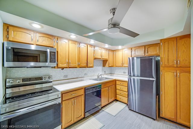 18315 Burnham Avenue 204, Lansing, IL 60438