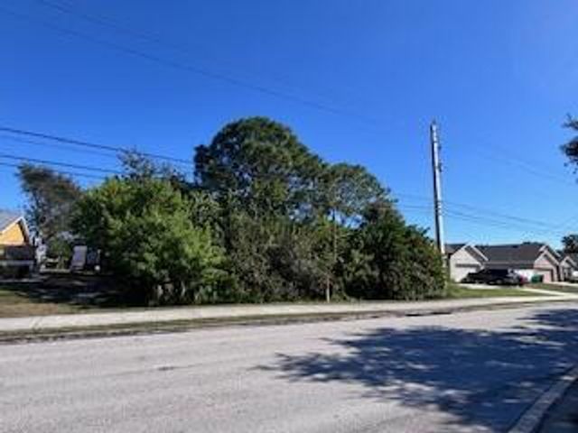 2249 SE Lennard Road, Port St Lucie, FL 34952