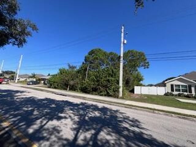 2249 SE Lennard Road, Port St Lucie, FL 34952