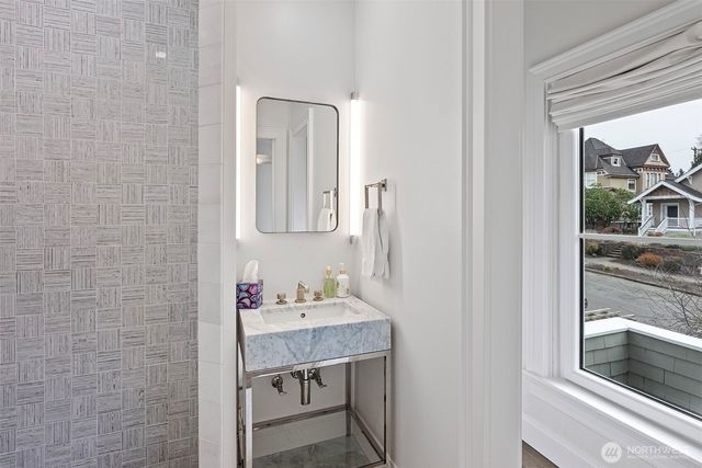 511 N E Street, Tacoma, WA 98403