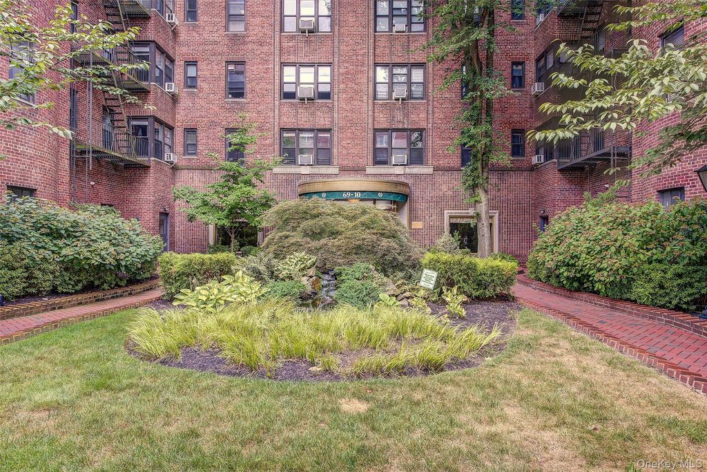 69-10 Yellowstone Boulevard 207, Forest Hills, NY 11375 — photo 3
