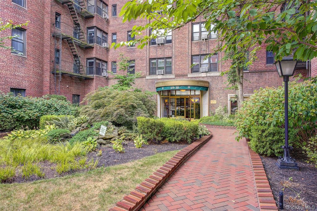 69-10 Yellowstone Boulevard 207, Forest Hills, NY 11375 — photo 4