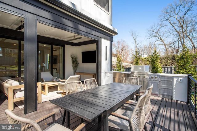 9341 CHESTNUT KNOLLS DR, Fairfax, VA 22032