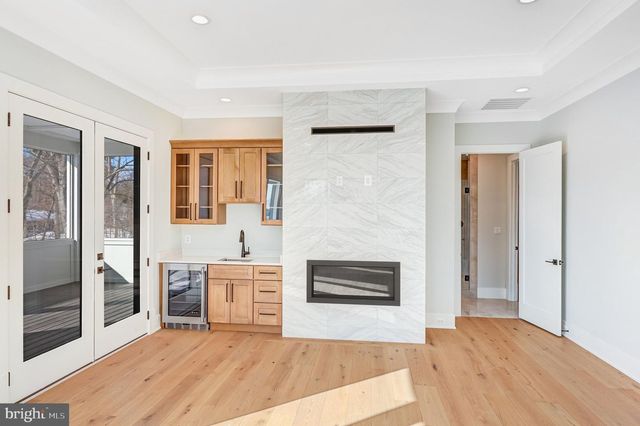 9341 CHESTNUT KNOLLS DR, Fairfax, VA 22032