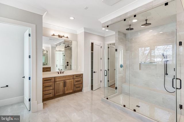 9341 CHESTNUT KNOLLS DR, Fairfax, VA 22032