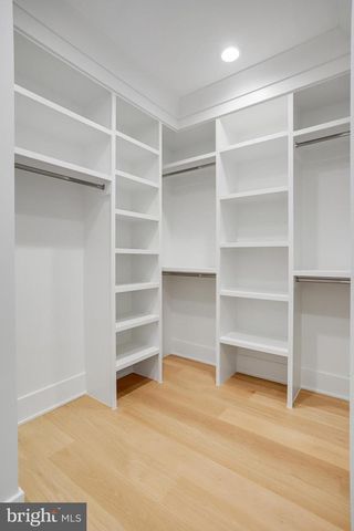 9341 CHESTNUT KNOLLS DR, Fairfax, VA 22032