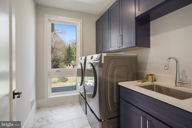 9341 CHESTNUT KNOLLS DR, Fairfax, VA 22032