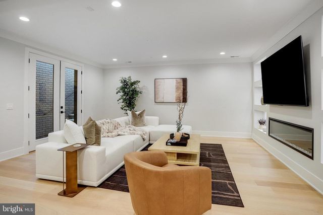 9341 CHESTNUT KNOLLS DR, Fairfax, VA 22032