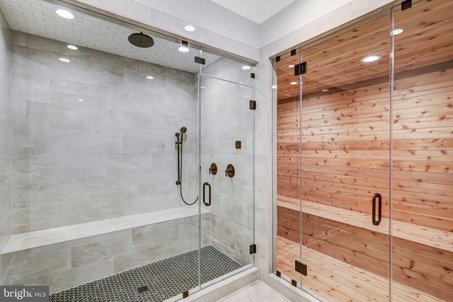 9341 CHESTNUT KNOLLS DR, Fairfax, VA 22032