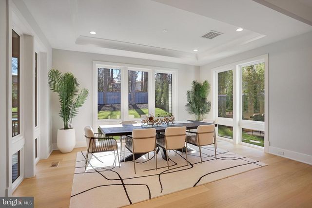 9341 CHESTNUT KNOLLS DR, Fairfax, VA 22032