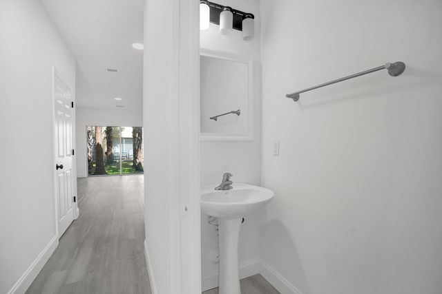 1255 NW 27th Avenue, Pompano Beach, FL 33069