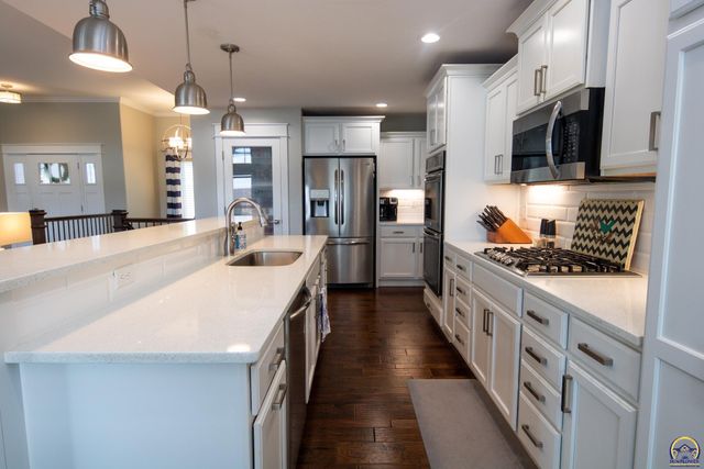 2701 Twin Lakes Dr, Emporia, KS 66801