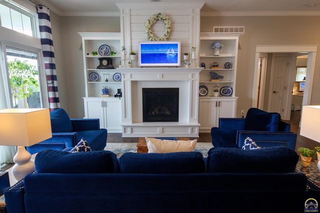 2701 Twin Lakes Dr, Emporia, KS 66801