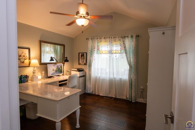 2701 Twin Lakes Dr, Emporia, KS 66801