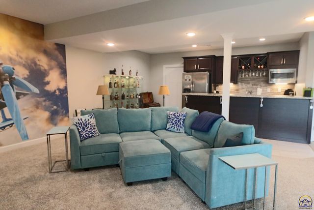 2701 Twin Lakes Dr, Emporia, KS 66801