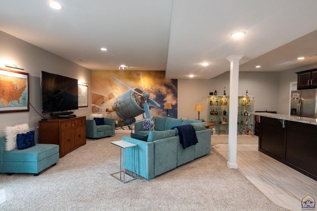 2701 Twin Lakes Dr, Emporia, KS 66801