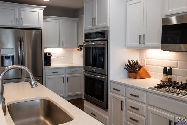 2701 Twin Lakes Dr, Emporia, KS 66801