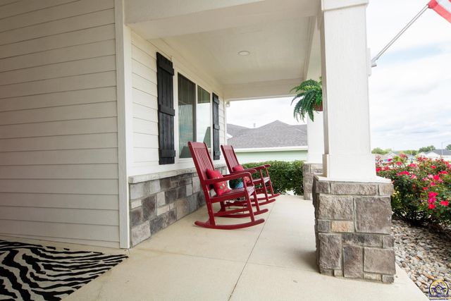 2701 Twin Lakes Dr, Emporia, KS 66801