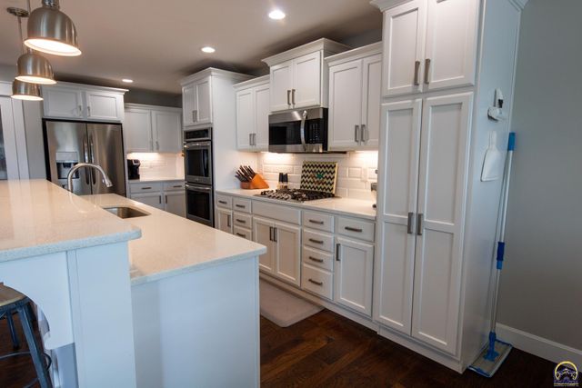 2701 Twin Lakes Dr, Emporia, KS 66801