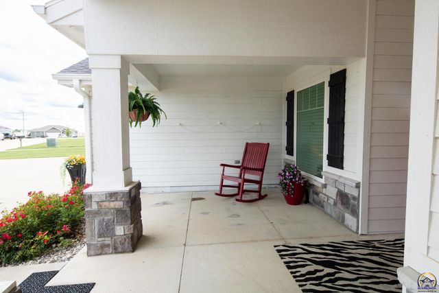 2701 Twin Lakes Dr, Emporia, KS 66801