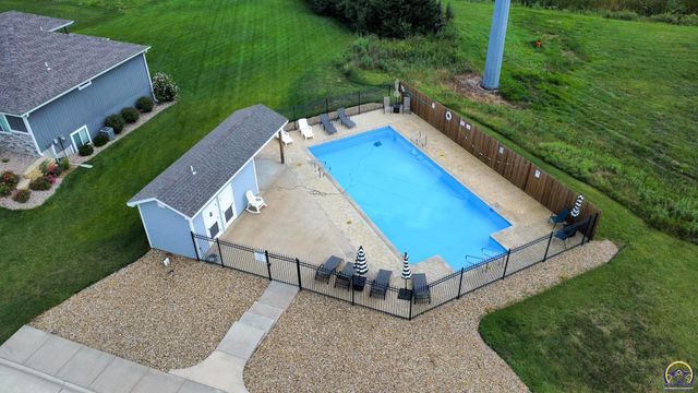 2701 Twin Lakes Dr, Emporia, KS 66801