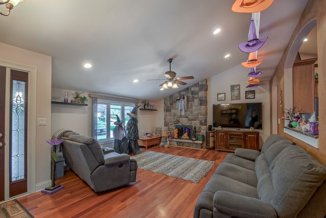 1605 S Regan Road, New Lenox, IL 60451