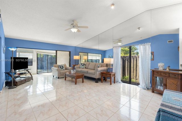 1064 E Lakes Dr, Deerfield Beach, FL 33064