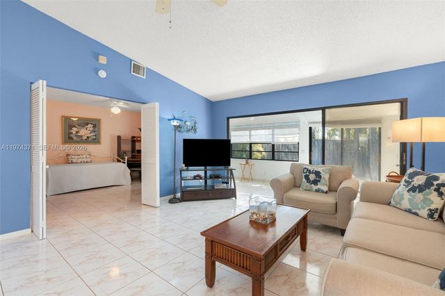 1064 E Lakes Dr, Deerfield Beach, FL 33064