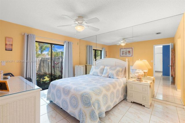 1064 E Lakes Dr, Deerfield Beach, FL 33064
