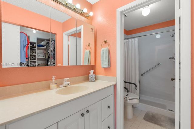 1064 E Lakes Dr, Deerfield Beach, FL 33064