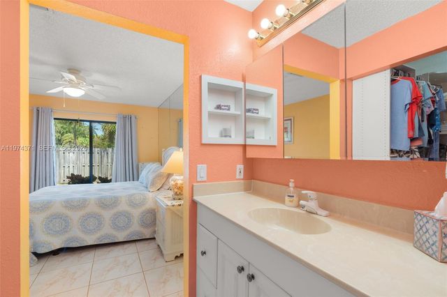 1064 E Lakes Dr, Deerfield Beach, FL 33064