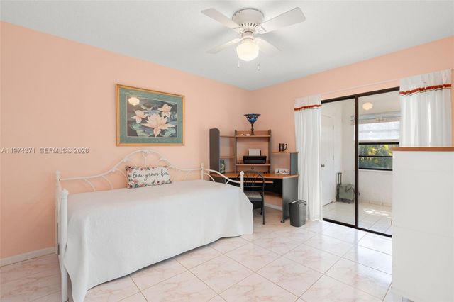 1064 E Lakes Dr, Deerfield Beach, FL 33064