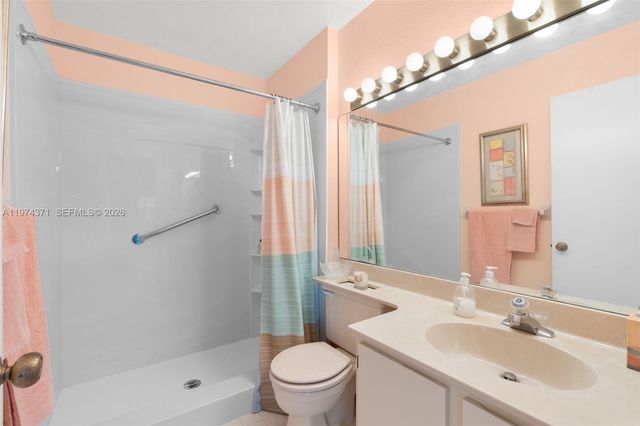 1064 E Lakes Dr, Deerfield Beach, FL 33064