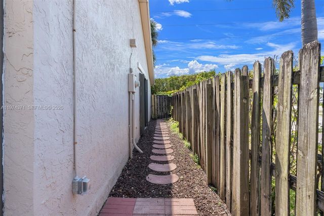 1064 E Lakes Dr, Deerfield Beach, FL 33064