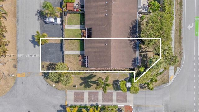 1064 E Lakes Dr, Deerfield Beach, FL 33064