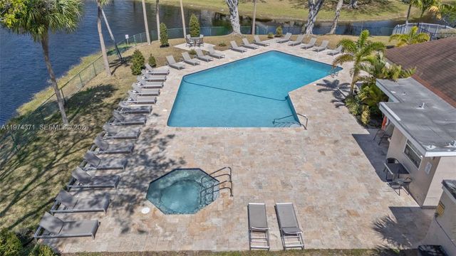 1064 E Lakes Dr, Deerfield Beach, FL 33064