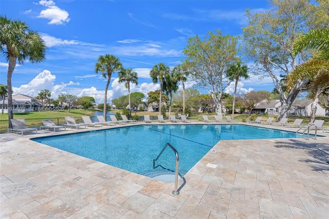 1064 E Lakes Dr, Deerfield Beach, FL 33064