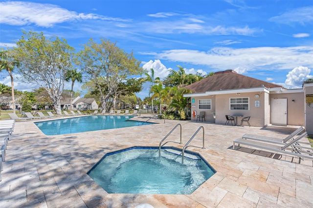 1064 E Lakes Dr, Deerfield Beach, FL 33064