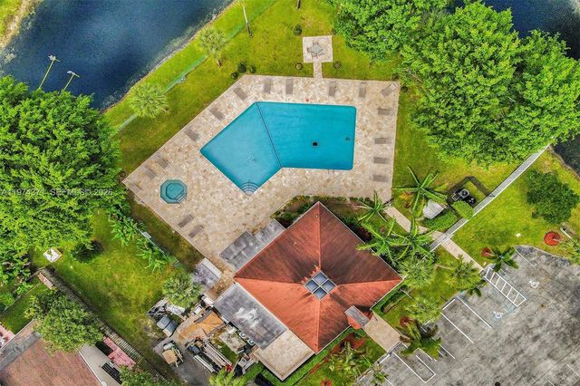 1064 E Lakes Dr, Deerfield Beach, FL 33064